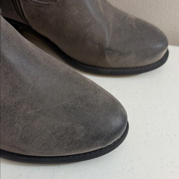 Pre-Loved Torrid Gray Heeled Boots 11W - Picture 2 of 7